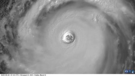 Tifone Ragasa si abbatte sul Mar Cinese Meridionale