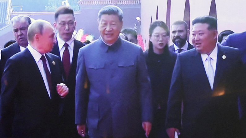 Xi Jinping, Vladimir Putin e Kim Jong-Un (foto REUTERS/Florence Lo).