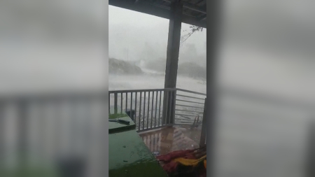 Tempesta tropicale Bualoi colpisce il centro delle Filippine