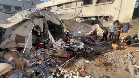 Raid israeliano colpisce le tende dei civili sfollati a Gaza