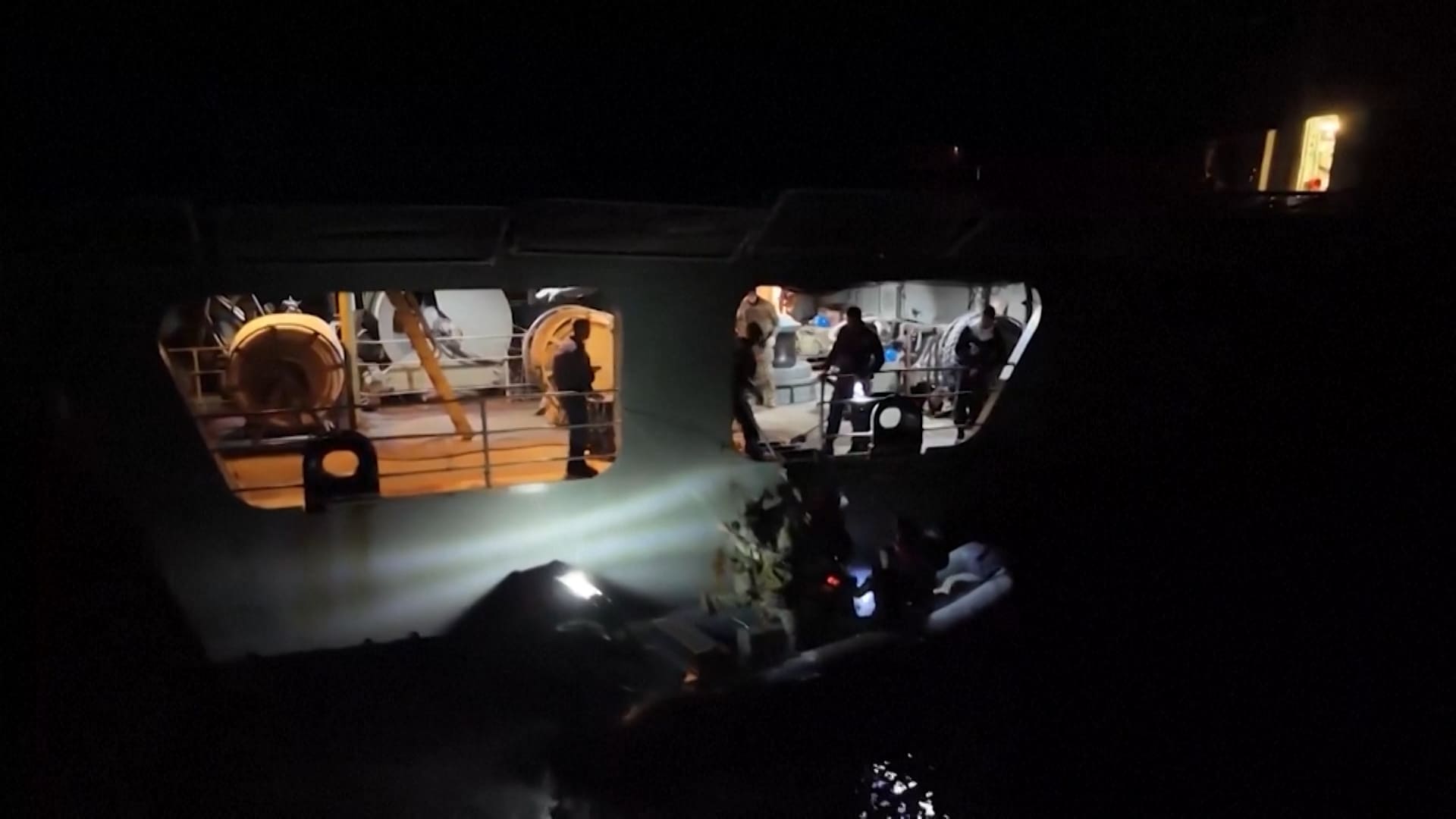 Operazioni di soccorso su una nave battente bandiera olandese nel Golfo di Aden