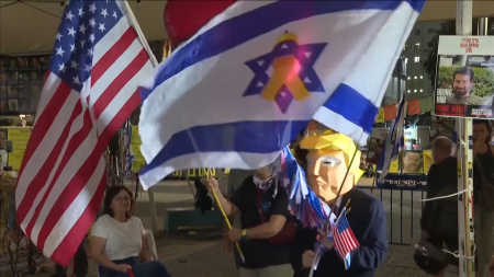 Gli israeliani festeggiano l’annuncio dell’accordo di pace