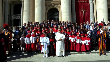 I bambini di Chicago incontrano Papa Leone dopo il finto conclave diventato virale