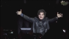 Presidente argentino trasforma la presentazione di un libro in un concerto rock