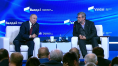 Putin: l’economia mondiale funziona grazie al petrolio russo