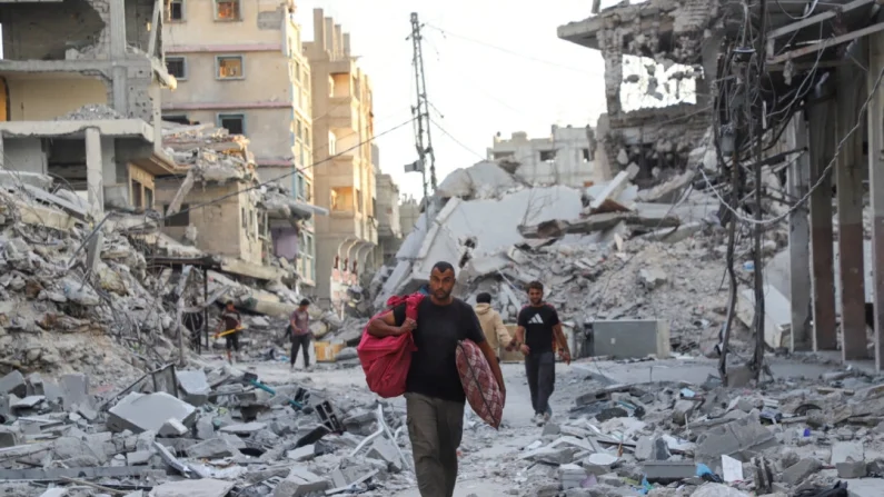 Gaza City, 12 ottobre 2025 (foto: Ebrahim Hajjaj/Reuters)