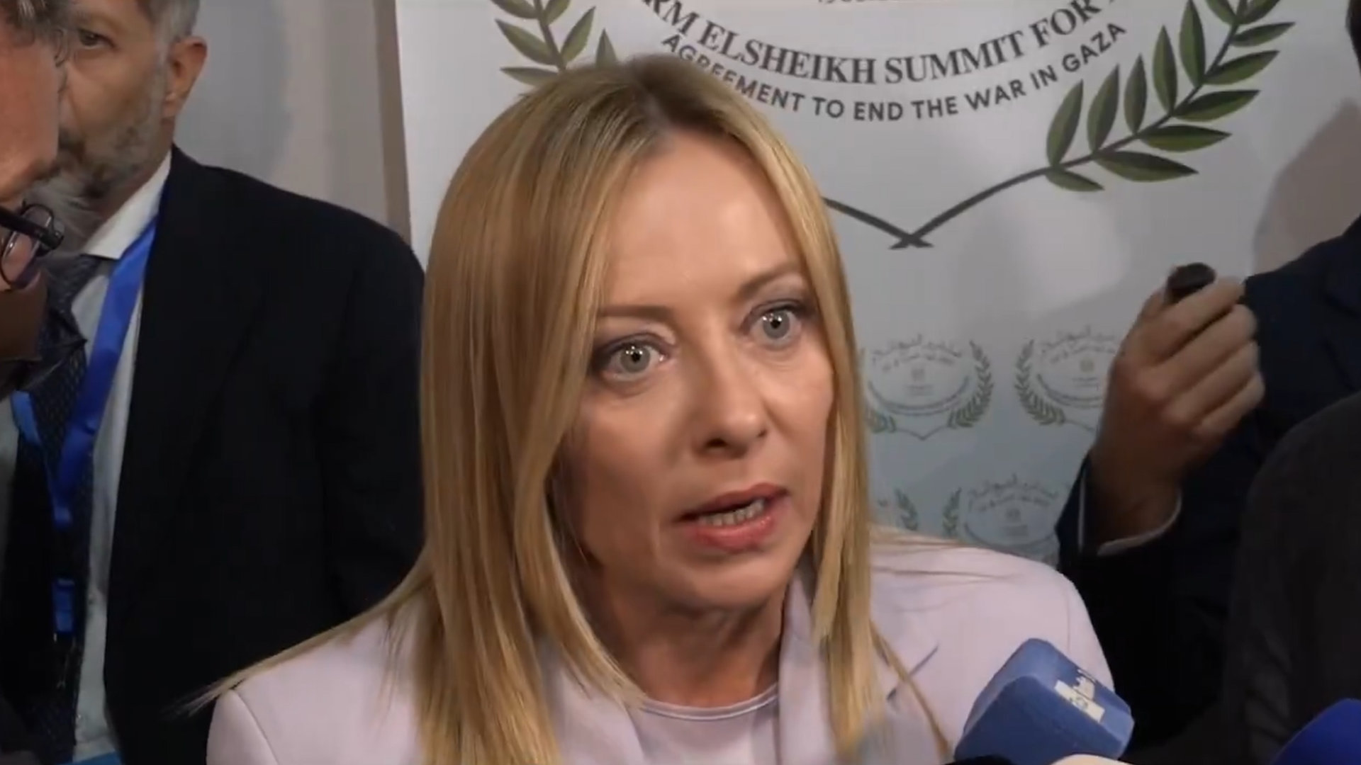 Giorgia Meloni risponde alla stampa a Sharm El-Sheikh