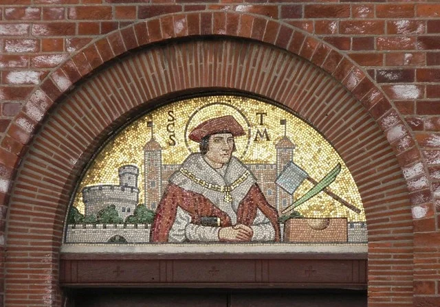Tommaso Moro, mosaico di una chiesa a Bournemouth, Regno Unito. Chris Downer/CC BY-SA 2.0