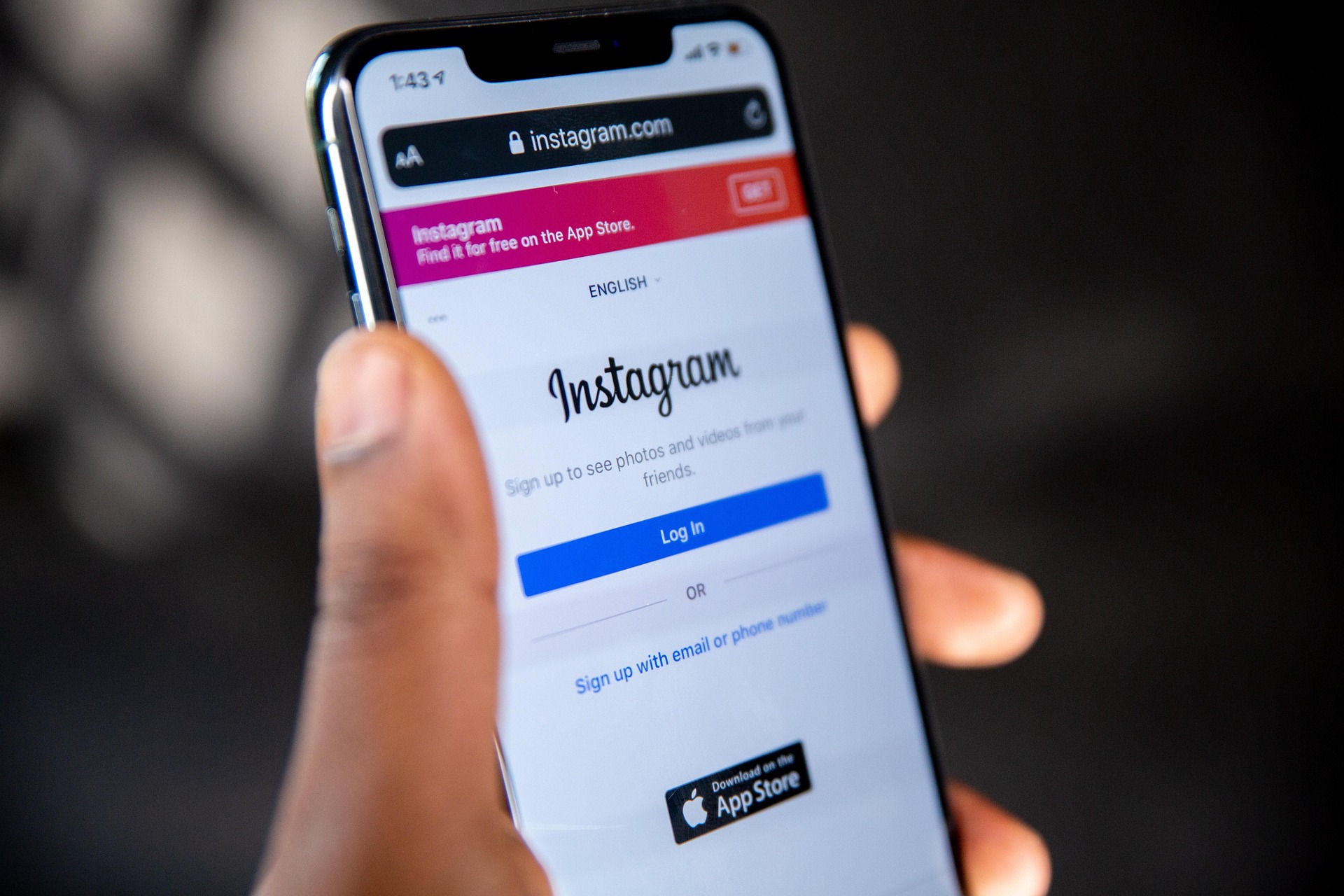 Iran: chiuse le pagine Instagram di cantanti donne per «contenuti criminali»