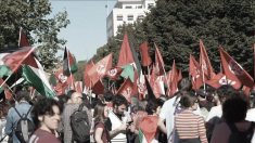 Proteste Pro Pal a Roma, tra le bandiere anche quelle comuniste