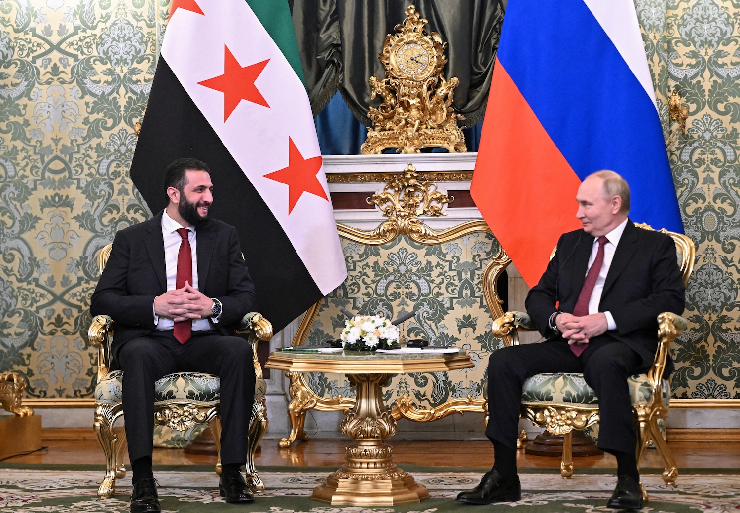 Putin “sostituisce” Assad con al-Shara per non perdere la Siria