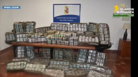 Sequestrati oltre 670 chili di hashish nelle acque trapanesi