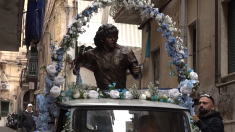 La statua di Maradona a Napoli per i ’65 anni’ del Campione