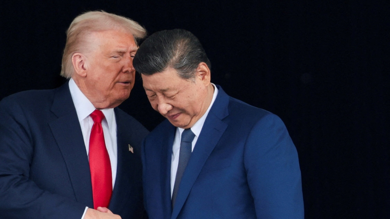 Donald Trump e Xi Jinping all'Apec 2025 di Busan, in Corea del Sud, 30 ottobre 2025 (foto REUTERS/Evelyn Hockstein).