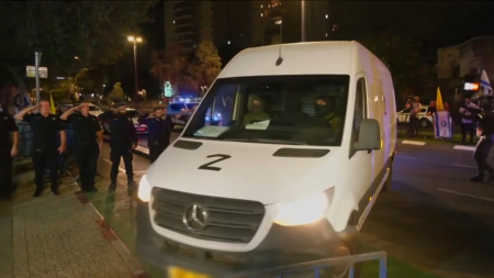 Convoglio con i corpi di quattro ostaggi arriva a Tel Aviv