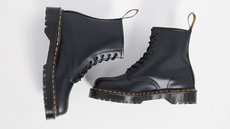 Maxi sconto per le leggendarie Dr. Martens 1460 su Amazon