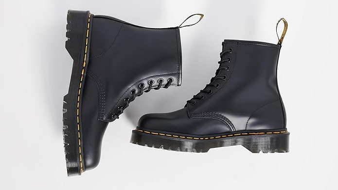 Maxi sconto per le leggendarie Dr. Martens 1460 su Amazon