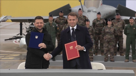 Zelensky in Francia per accordi su difesa aerea e forniture militari