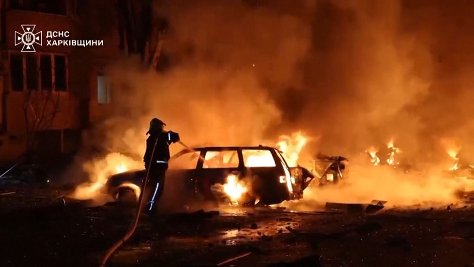 Notte di attacchi a Kharkiv: i droni russi colpiscono gli edifici residenziali, ci sono feriti