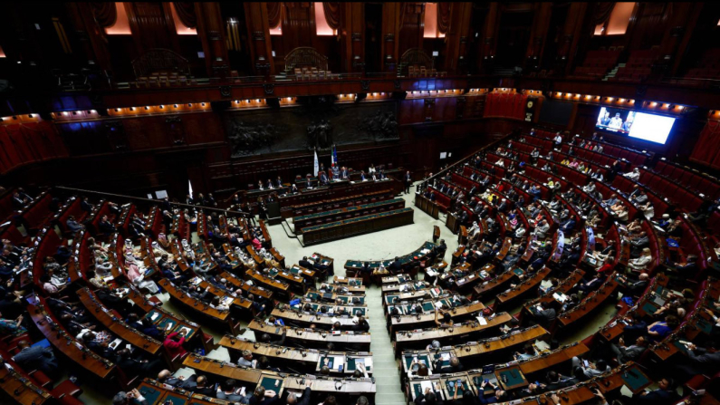 Il presidente del Senato Ignazio La Russa, il Presidente dell'Unione interparlamentare Tulia Ackson e il presidente della Camera Lorenzo Fontana, in aula alla Camera dei Deputati a Montecitorio durante la seconda Conferenza parlamentare sul dialogo interreligioso "Strengthening trust and embracing hope for our common future - Rafforzare la fiducia e abbracciare la speranza per il nostro futuro comune", Roma, 19 giugno 2025. ANSA/ANGELO CARCONI