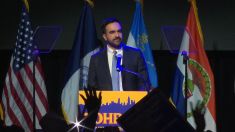 Il socialista islamico Mamdani diventa sindaco di New York e chiama Trump «despota»