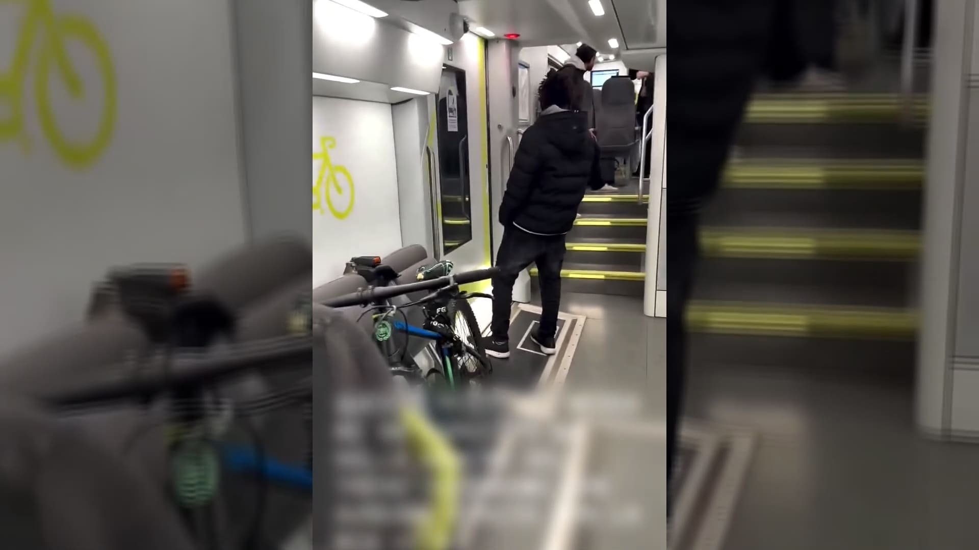 Modella agredita senza motivo sul treno a Monza, fermato un uomo