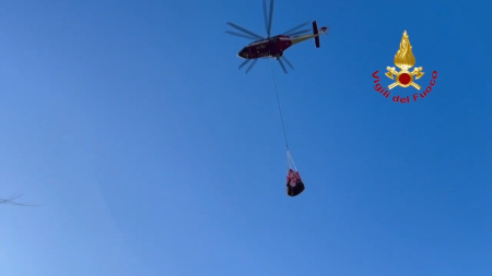 Soccorso con elicottero cavallo bloccato nel fango