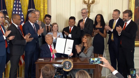 Trump e Melania in sostegno dell’affido familiare