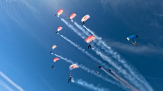 I migliori atleti aerei del mondo sfidano il cielo nella massima gara a ostacoli