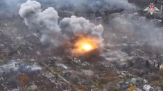 Esercito russo diffonde video dei bombardamenti su un villaggio ucraino