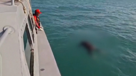 Quattro corpi recuperati al largo della Thailandia dopo il naufragio di un barcone