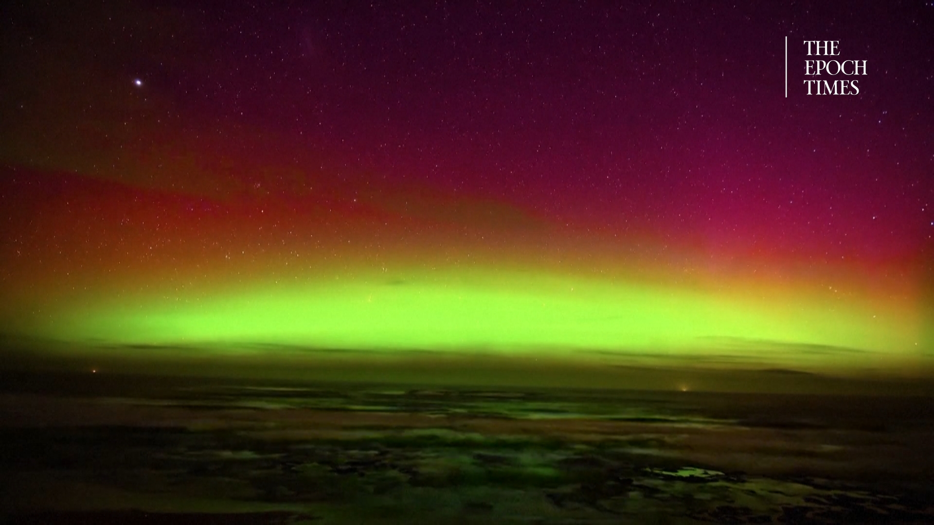 Spettacolari luci dipingono i cieli dell’Australia