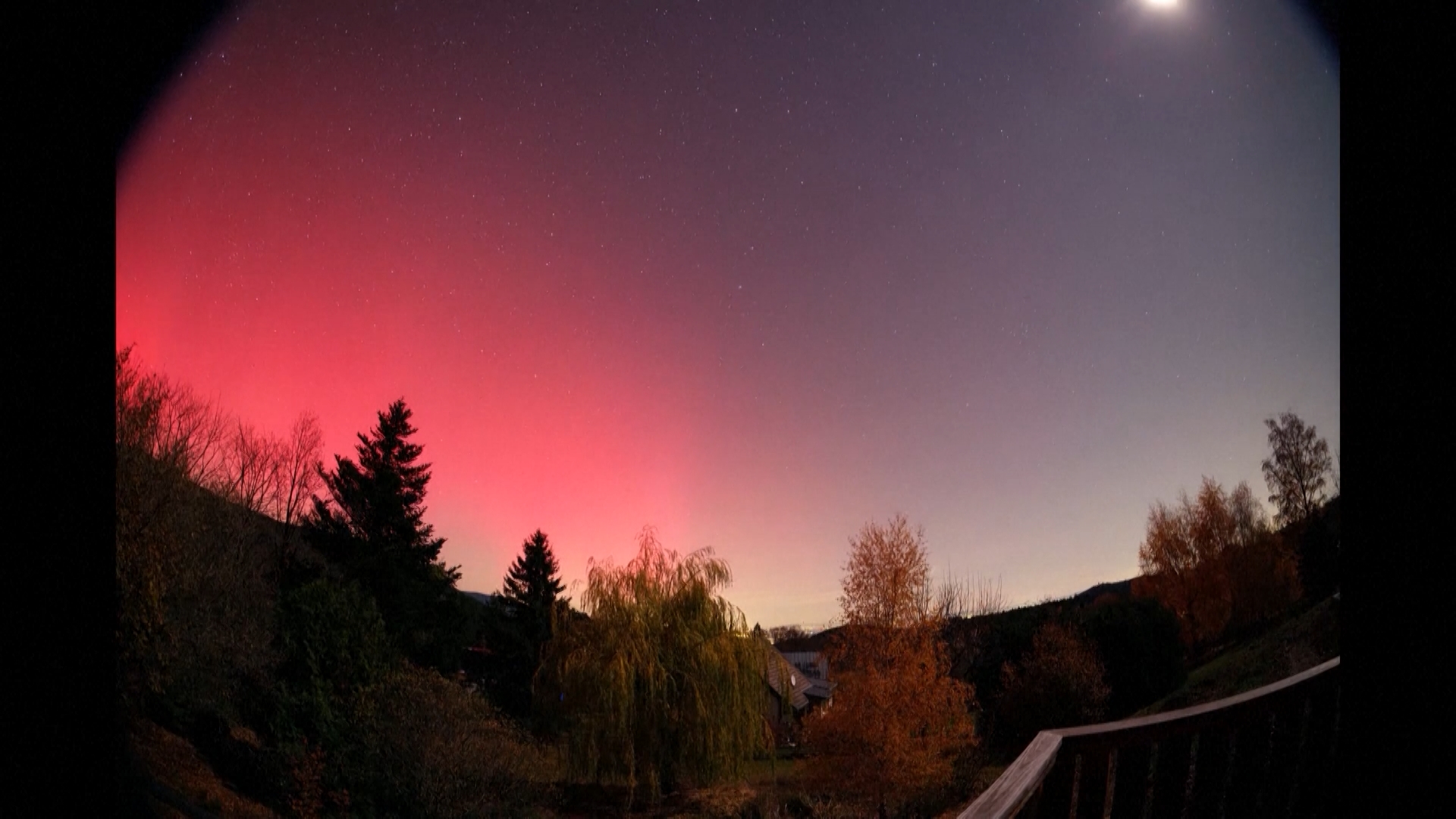Le aurore boreali incantano anche l’Alsazia, il video in timelapse