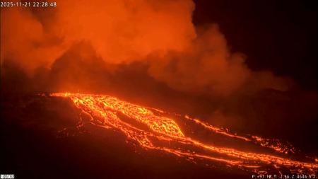 Colate di lava dal vulcano Kilauea alle Hawaii
