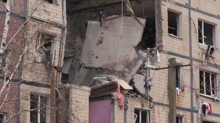 Almeno due morti in attacco russo a palazzo residenziale di Dnipro