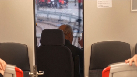 Re Carlo prende i comandi della metro nel giorno del suo compleanno