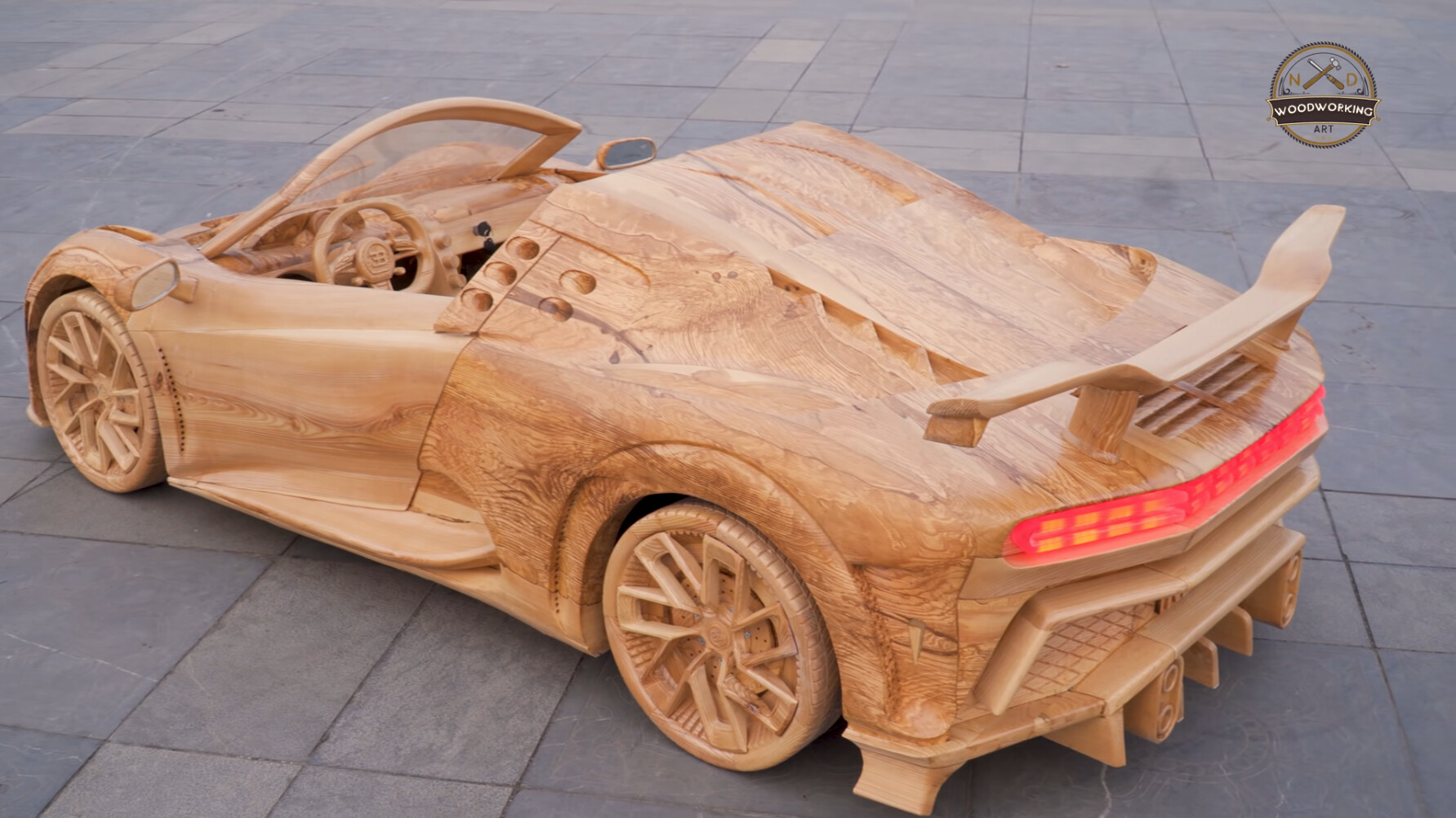 Bugatti in legno 